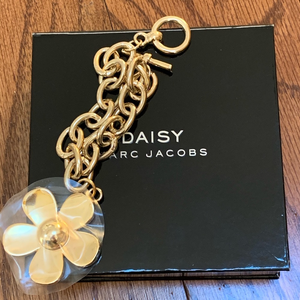 Marc Jacobs daisy bracelet